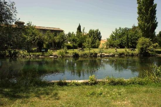 Bed and Breakfast Mas Le Pont Des Aubes Л'Иль-сюр-ла-Сорг Экстерьер фото
