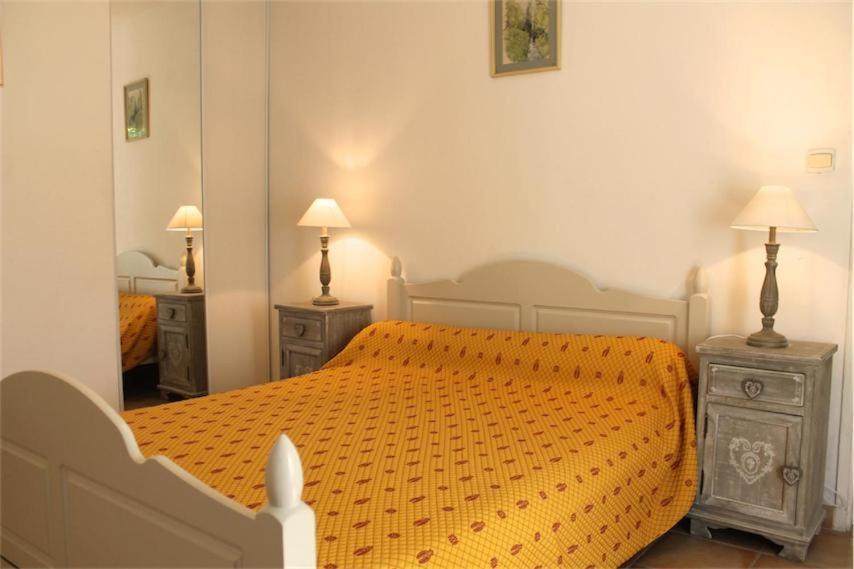 Bed and Breakfast Mas Le Pont Des Aubes Л'Иль-сюр-ла-Сорг Экстерьер фото